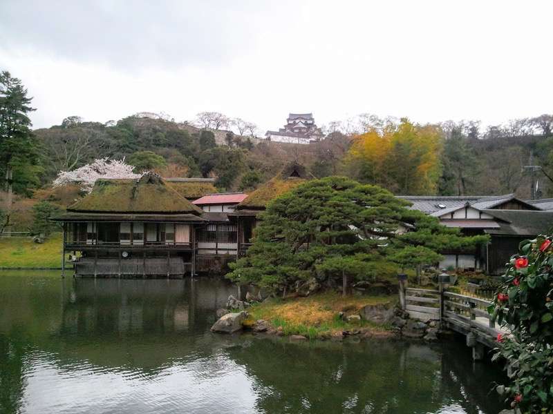 彦根城-玄宮園と天守.jpg 彦根城 玄宮園と天守