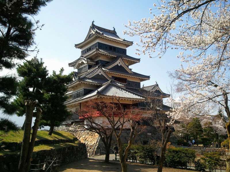 松本城 天守閣近くから２