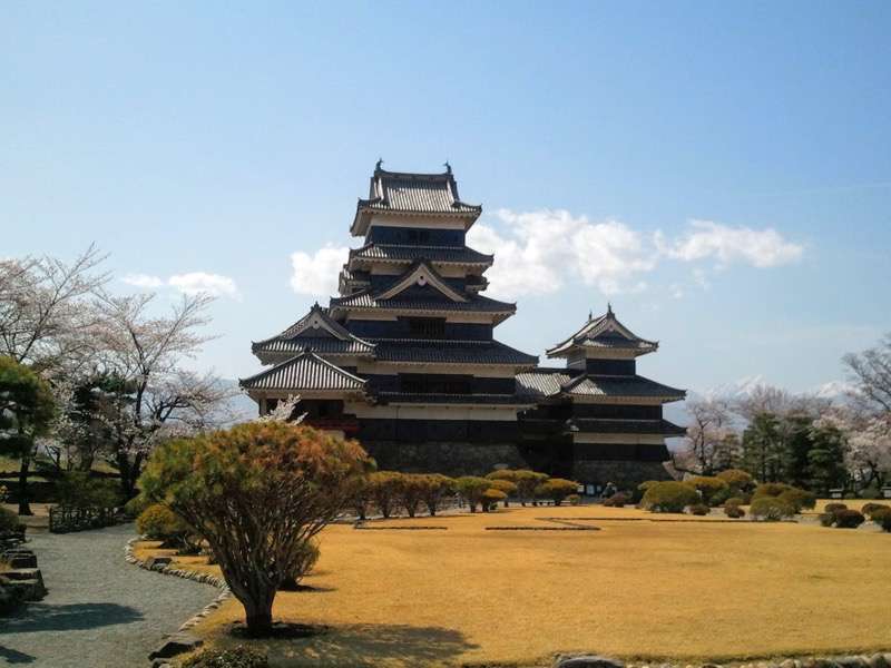 松本城 天守閣本丸御殿跡より