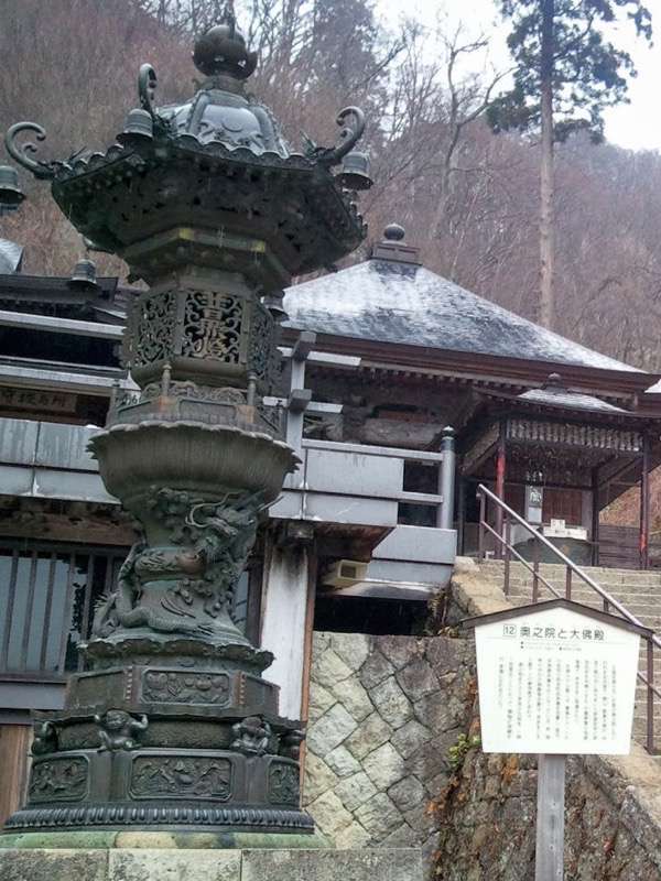 山寺-金燈籠.jpg 山寺 金燈籠