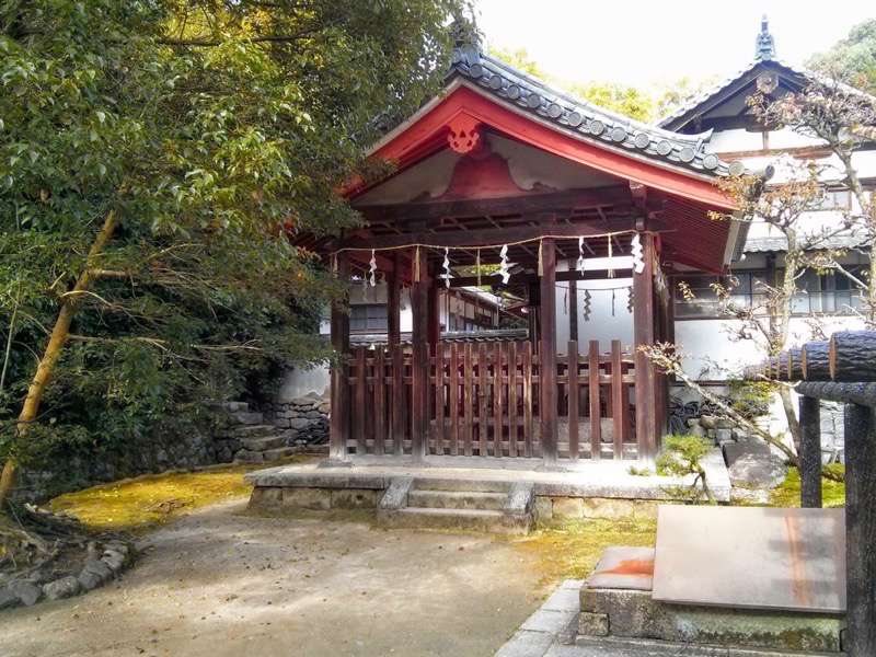 唐招提寺-醍醐井戸.jpg 唐招提寺 醍醐井戸