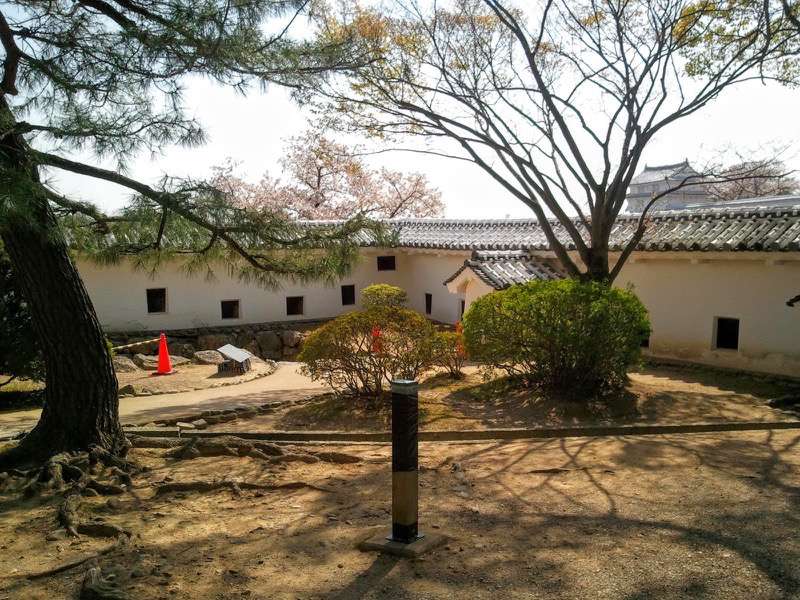 姫路城-いの門とぬの門の間3.jpg 姫路城 いの門とぬの門の間3