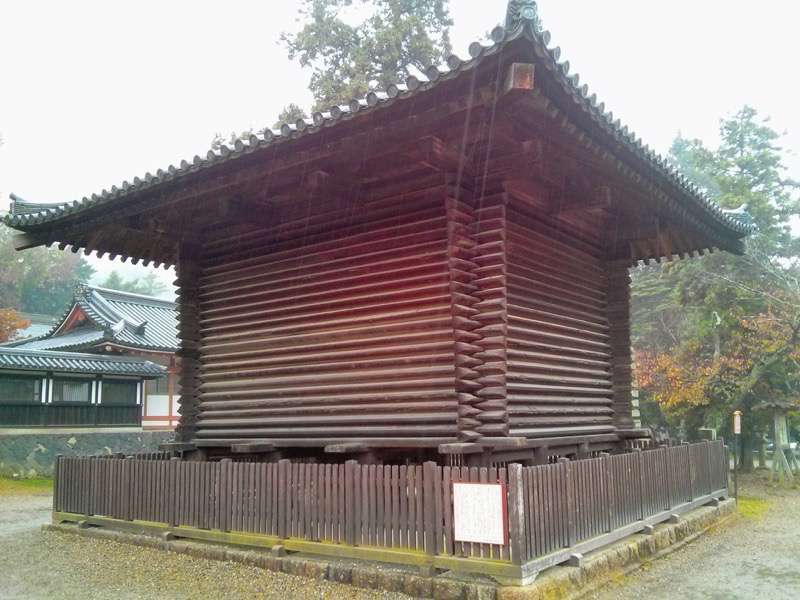 東大寺-法華堂経庫.jpg 東大寺 法華堂経庫