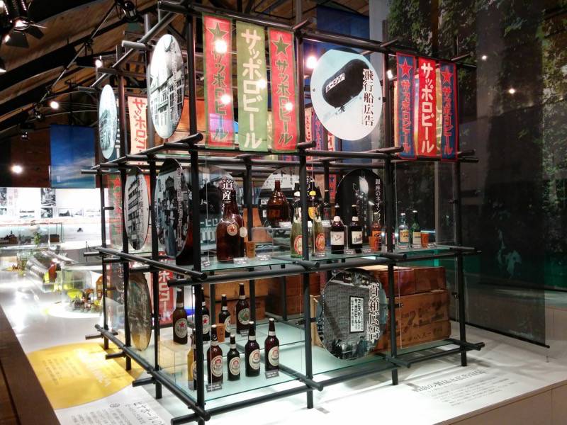 3F歴代ビン垂れ幕など.jpg 3F歴代ビン垂れ幕など