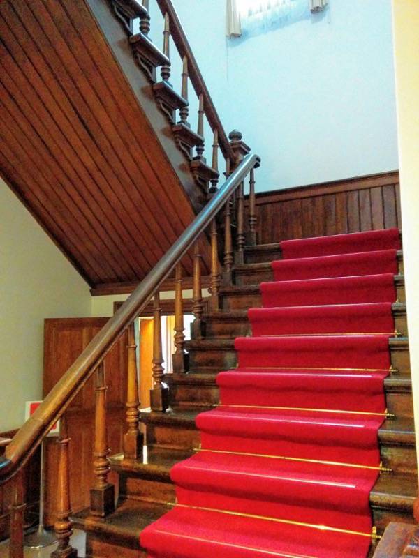 旧函館区公会堂-1F〜2F階段.jpg 旧函館区公会堂 1F 2F階段