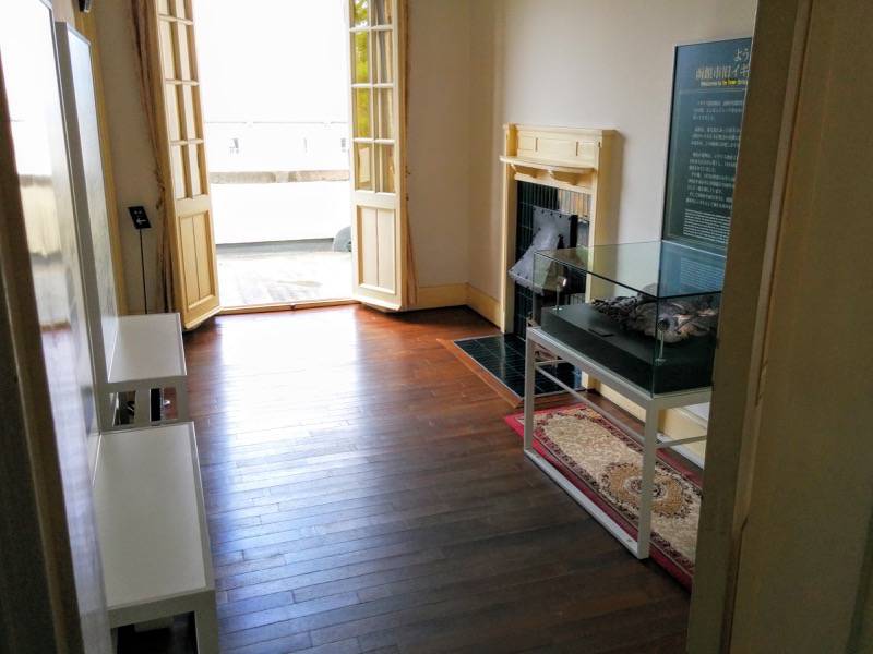 函館市旧イギリス領事館-領事執務室横の部屋1.jpg 函館市旧イギリス領事館 領事執務室横の部屋1