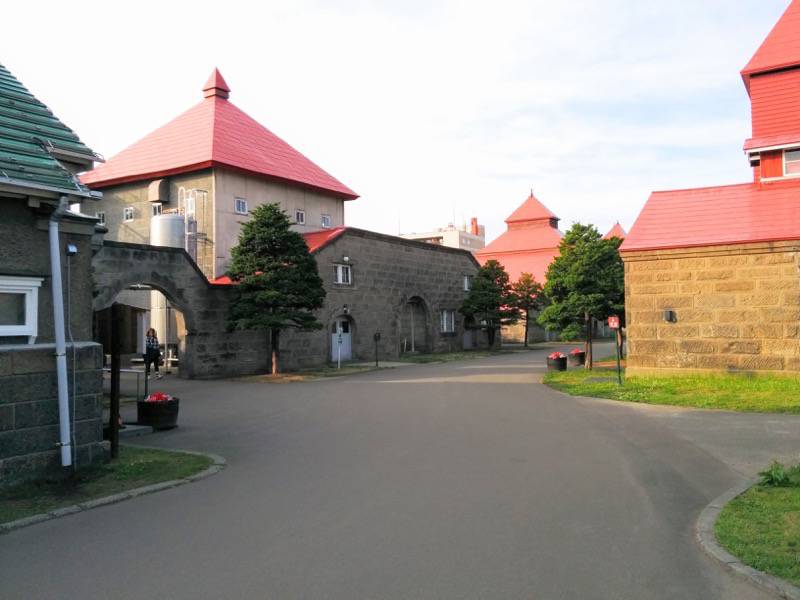 ニッカウヰスキー余市峡蒸溜所 粉砕糖化塔 蒸留塔付近２