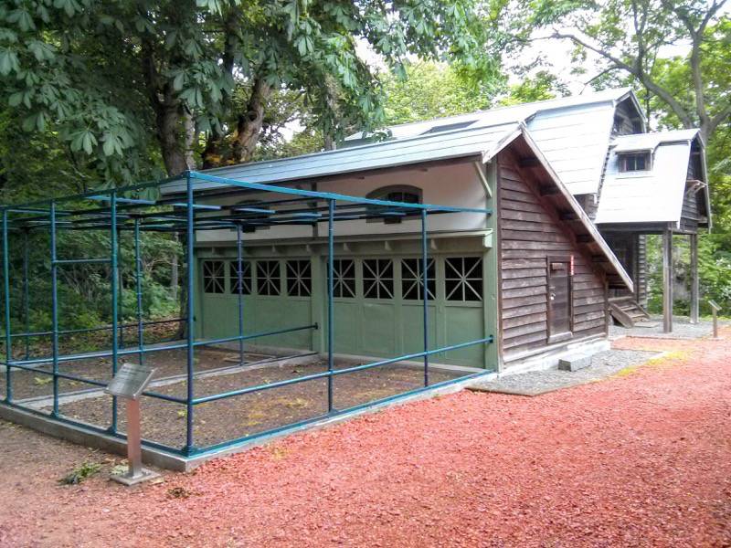 北海道大学植物園-博物館付属鳥舎.jpg 北海道大学植物園 博物館付属鳥舎