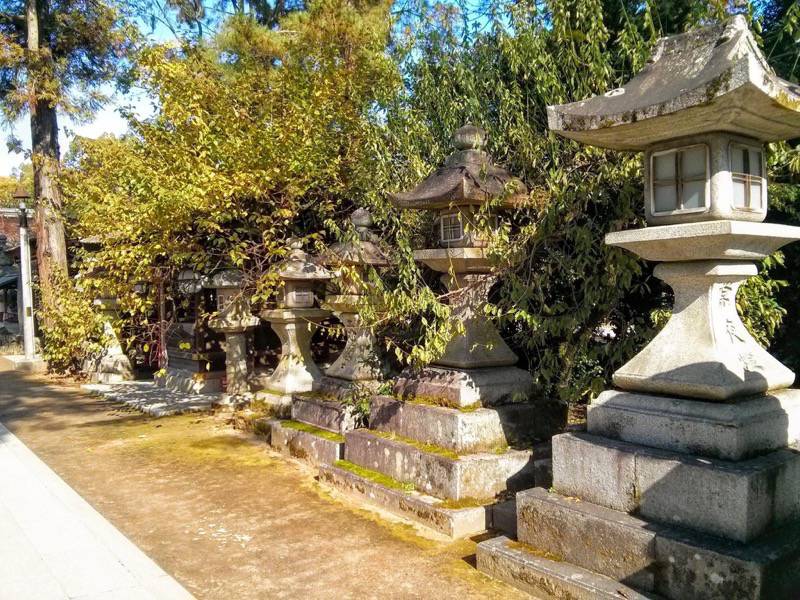 北野天満宮-中門前の参道の脇2.jpg 北野天満宮 中門前の参道の脇2
