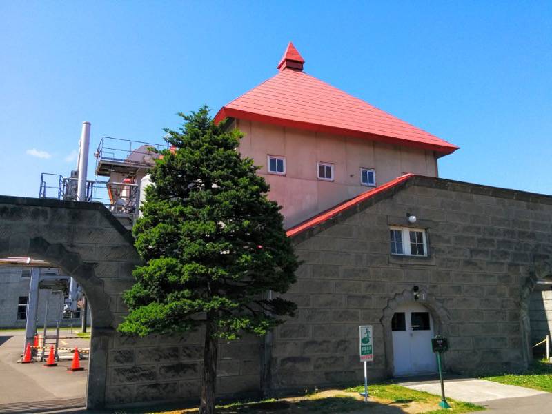 ニッカウヰスキー余市峡蒸溜所-粉砕・糖化塔1.jpg ニッカウヰスキー余市峡蒸溜所 粉砕 糖化塔1