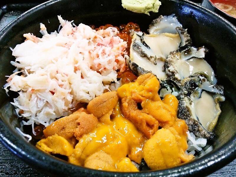 くいしんぼう函館-お好み三色丼うに・あわび・かに.jpg くいしんぼう函館 お好み三色丼うに あわび かに