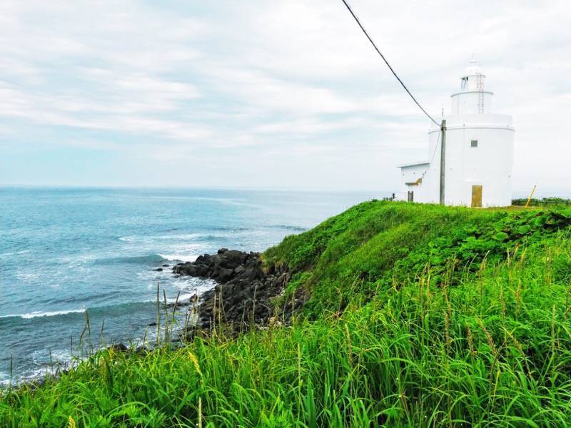 納沙布岬 灯台と水晶島と貝殻島灯台