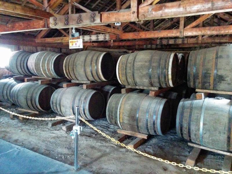 ニッカウヰスキー余市峡蒸溜所 １号貯蔵庫内部