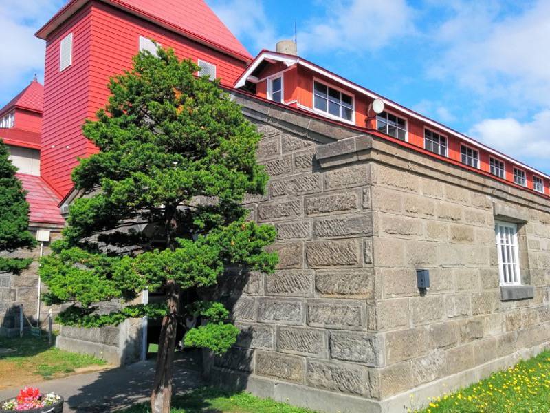 ニッカウヰスキー余市峡蒸溜所 蒸留塔横の倉