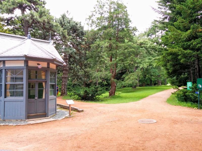 北海道大学植物園-入園ゲート付近1.jpg 北海道大学植物園 入園ゲート付近1