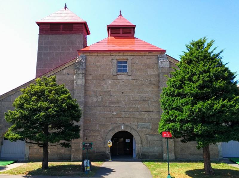 ニッカウヰスキー余市峡蒸溜所-乾燥塔(キルン塔).jpg ニッカウヰスキー余市峡蒸溜所 乾燥塔 キルン塔