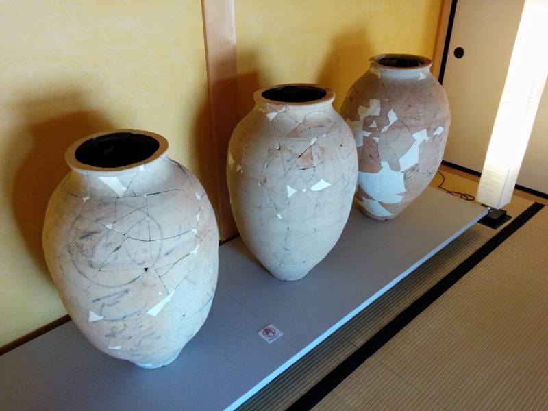 箱館奉行所-式台の埋め甕.jpg 箱館奉行所 式台の埋め甕