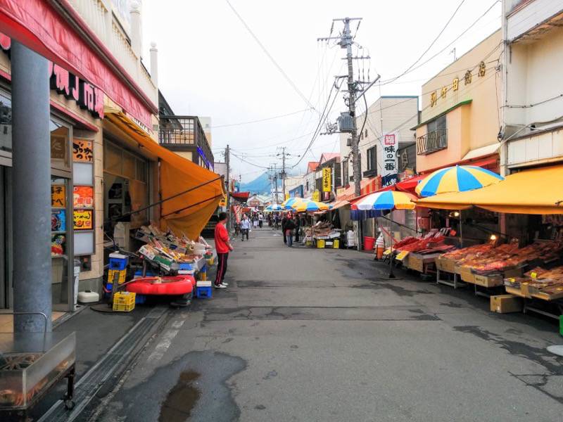どんぶり横丁の横の通り