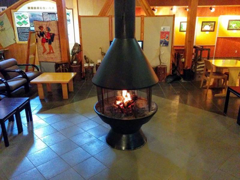 細岡ビジターズラウンジの暖炉.jpg 細岡ビジターズラウンジの暖炉