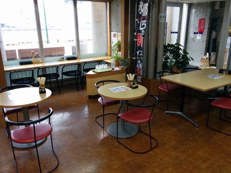 さんまんま-テーブル席.jpg さんまんま テーブル席