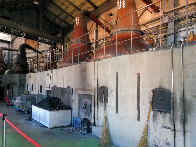 ニッカウヰスキー余市峡蒸溜所-蒸留塔内部2.jpg ニッカウヰスキー余市峡蒸溜所 蒸留塔内部2