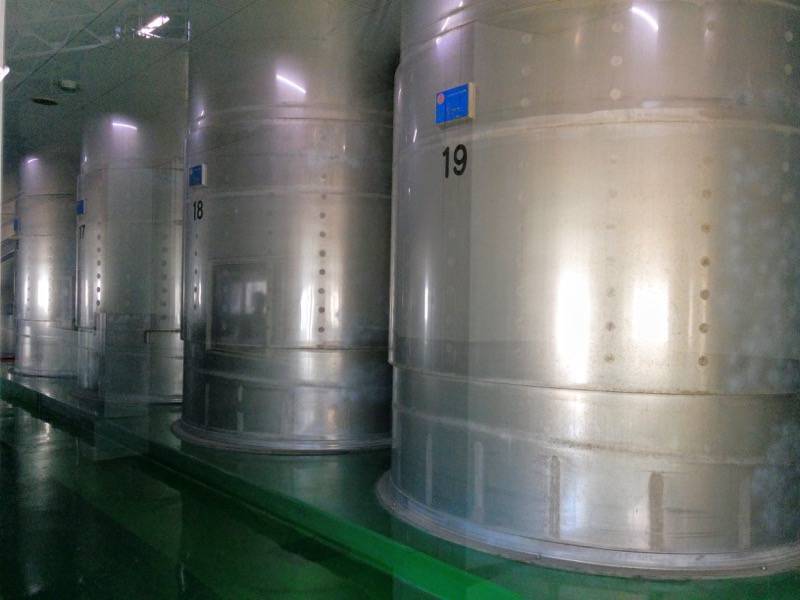 ニッカウヰスキー余市峡蒸溜所-発酵塔内部1.jpg ニッカウヰスキー余市峡蒸溜所 発酵塔内部1