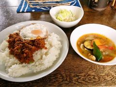 カレーや 黒魔術｜北海道釧路市｜ひき肉カレースープカレー