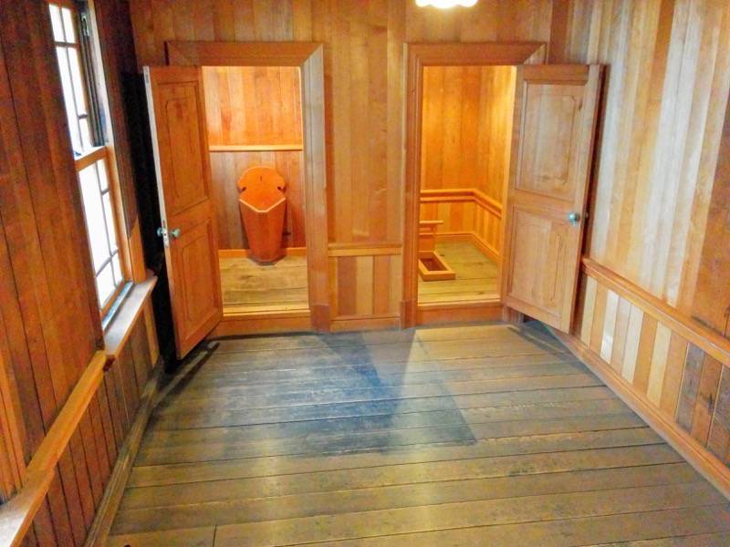 旧函館区公会堂-2F御後架.jpg 旧函館区公会堂 2F御後架