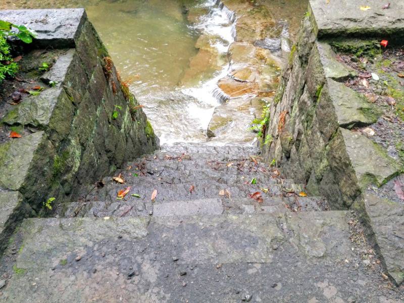 仙巌園-御庭神社付近の保津川.jpg 仙巌園 御庭神社付近の保津川