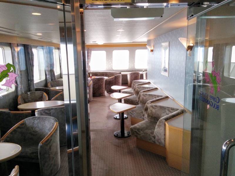 フェリー屋久島2 船内２F前方の席１