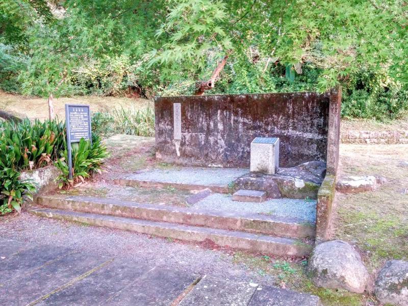 人吉城跡-犬童球渓の碑.jpg 人吉城跡 犬童球渓の碑