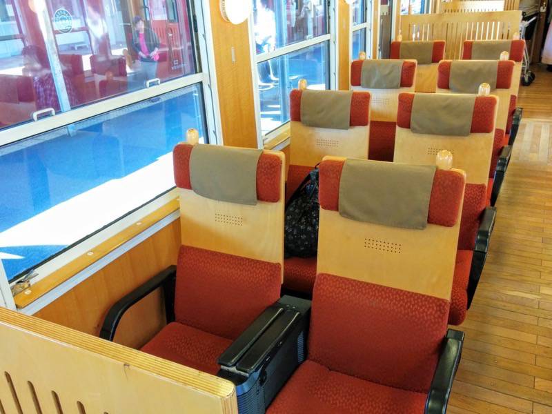 はやとの風 １号車内