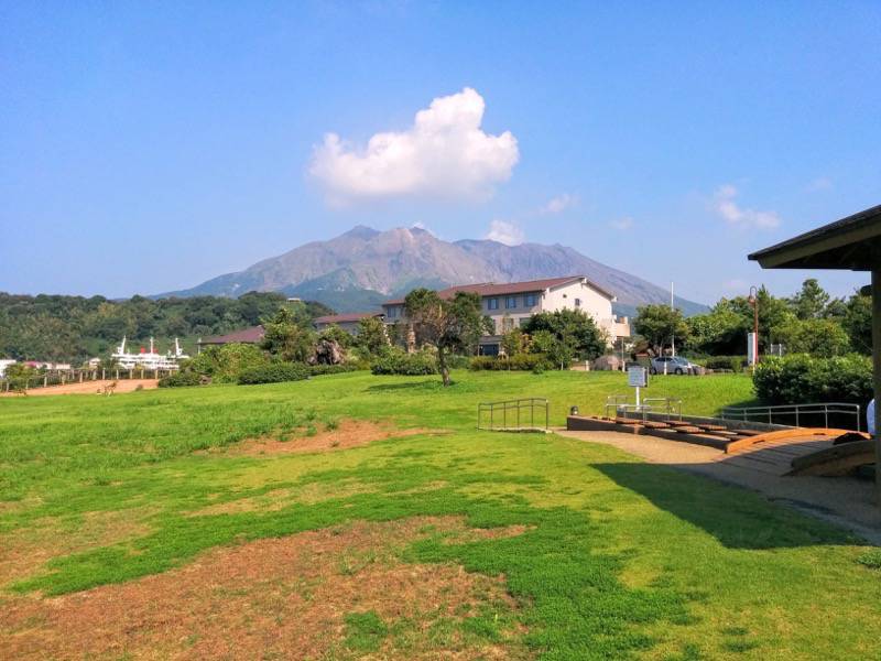 足湯から見た桜島.jpg 足湯から見た桜島