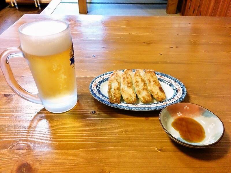 松龍軒-焼ぎょうざとビール.jpg 松龍軒 焼ぎょうざとビール