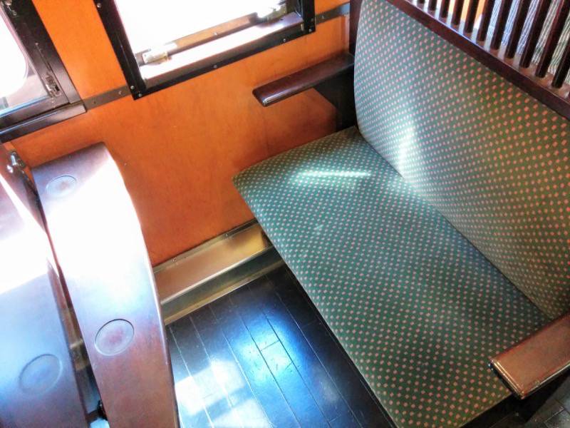 いさぶろう しんぺい ２号車座席