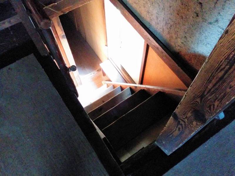 武家屋敷 屋根裏部屋への階段２