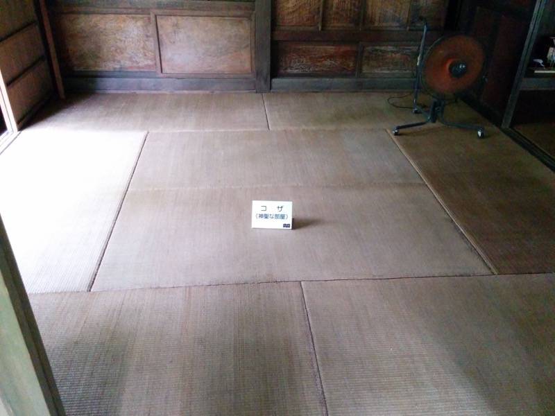 椎葉の民家内部１