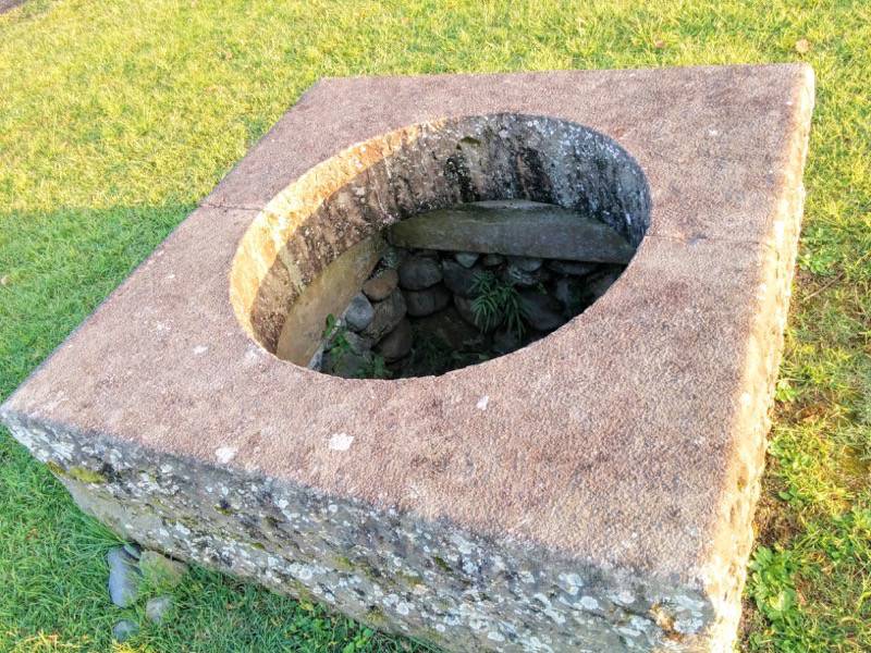 人吉城跡-井戸の跡.jpg 人吉城跡 井戸の跡