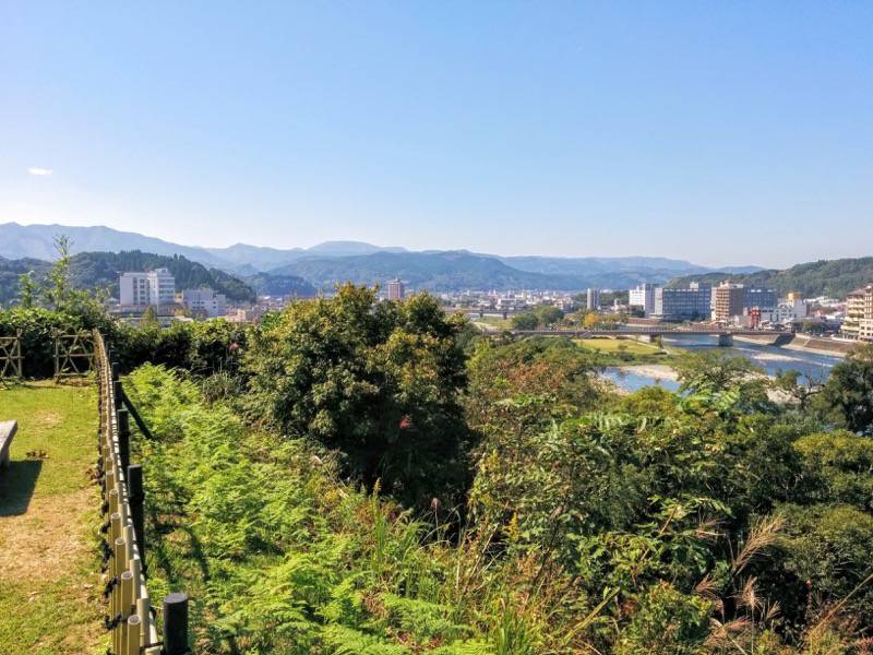 人吉城跡-於津賀社跡付近からの眺め2.jpg 人吉城跡 於津賀社跡付近からの眺め2