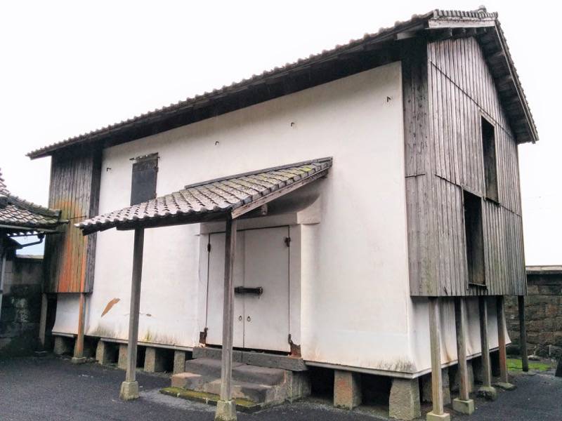 仙巌園 正門右手の倉