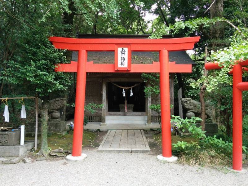 宮崎神宮末社五所稲荷神社-拝殿.jpg 宮崎神宮末社五所稲荷神社 拝殿