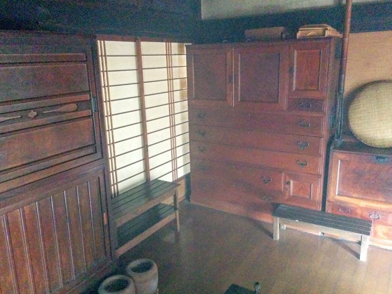 武家屋敷 煙をたいている間２