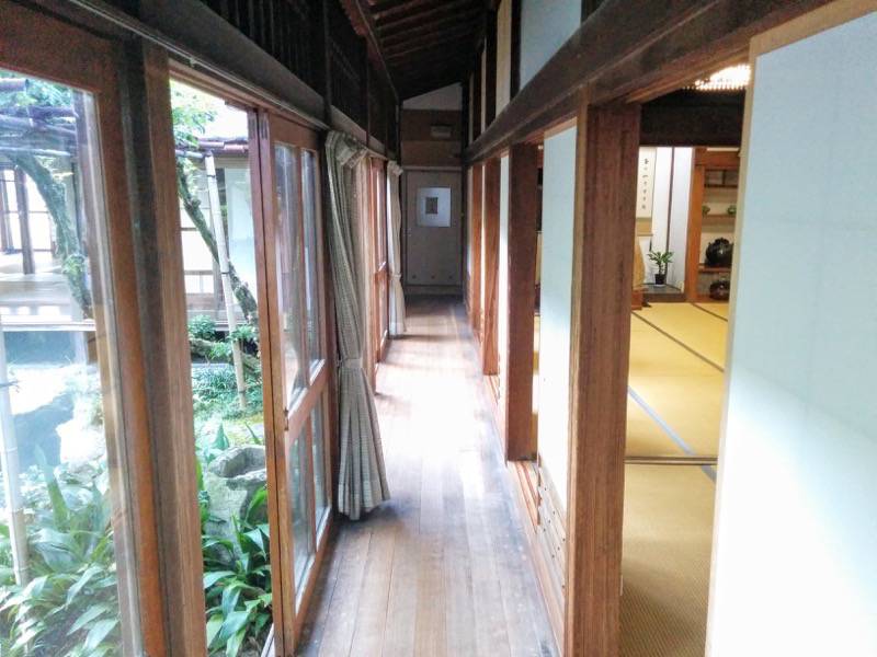 永国寺 池への通路２