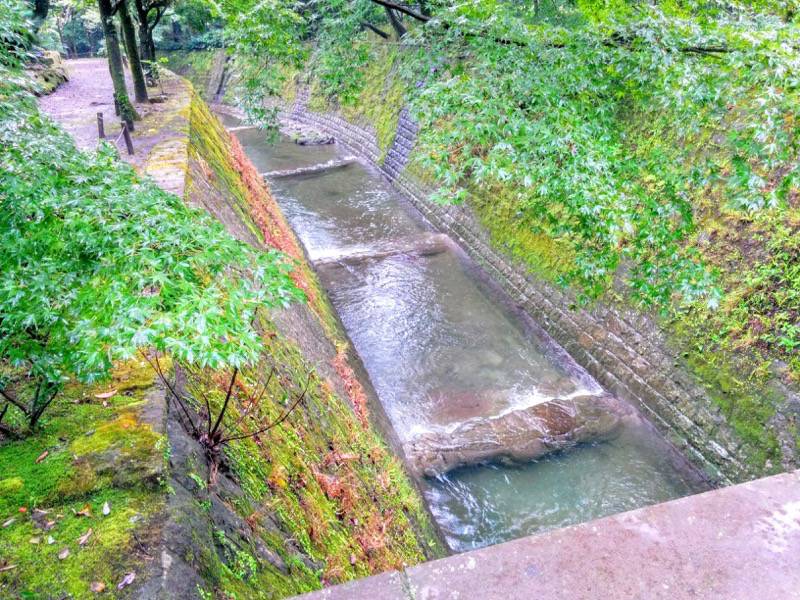 仙巌園-水道橋より見た保津川2.jpg 仙巌園 水道橋より見た保津川2