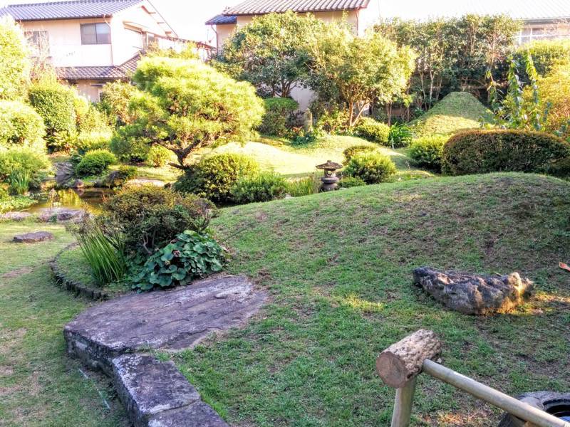 武家屋敷 脇から見た庭園