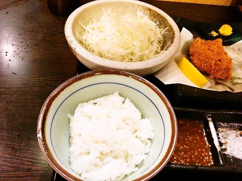 黒かつ亭中央駅本店-ご飯とサラダおかわり.jpg 黒かつ亭中央駅本店 ご飯とサラダおかわり