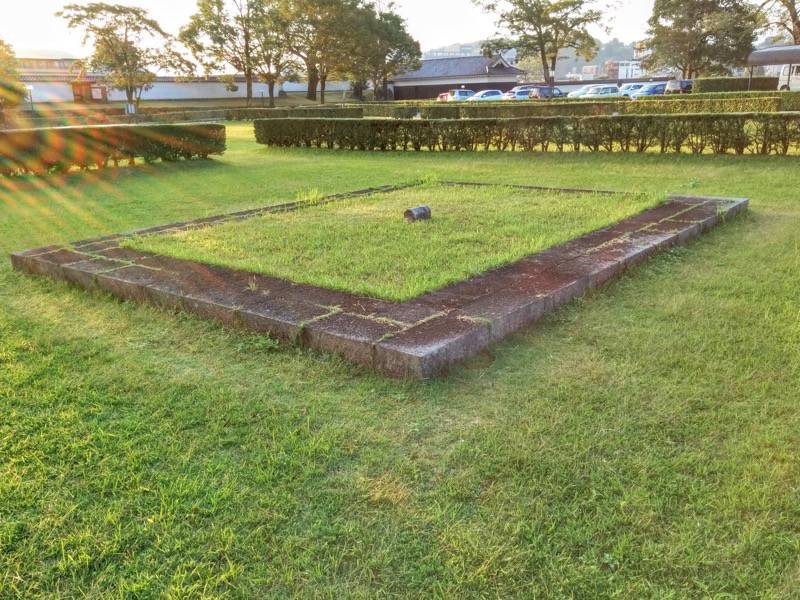 人吉城跡-何かの跡.jpg 人吉城跡 何かの跡