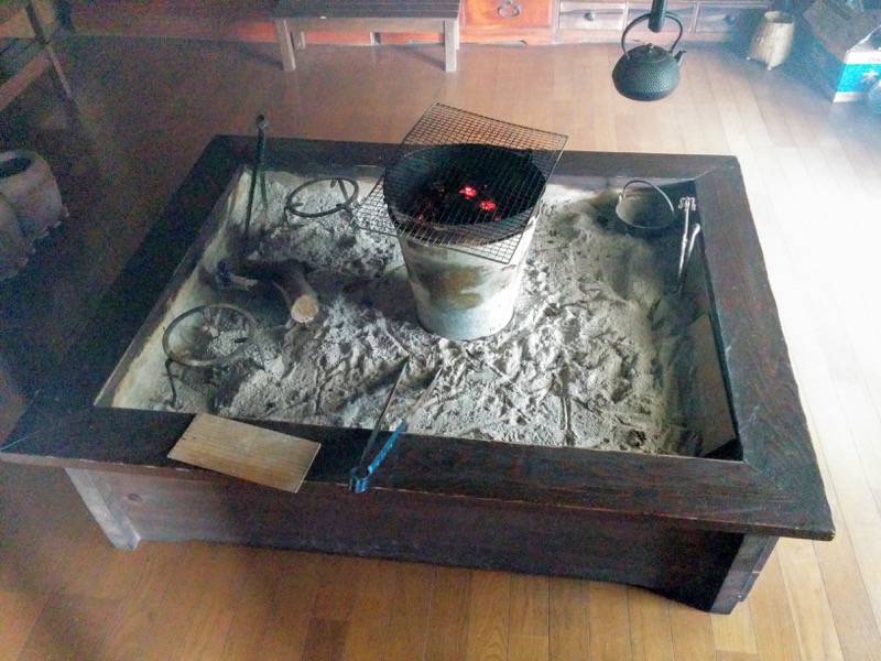 武家屋敷 煙をたいている間１