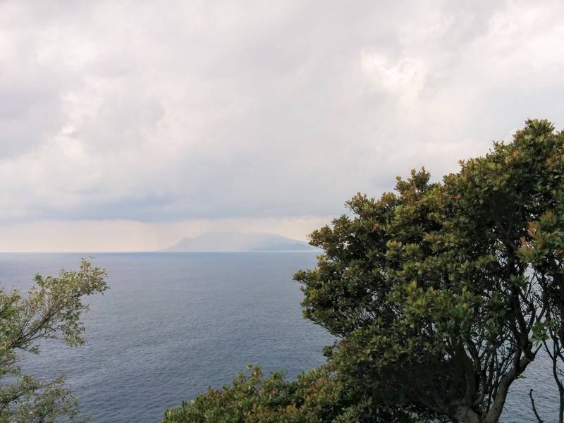 屋久島灯台-灯台裏からの眺め1.jpg 屋久島灯台 灯台裏からの眺め1