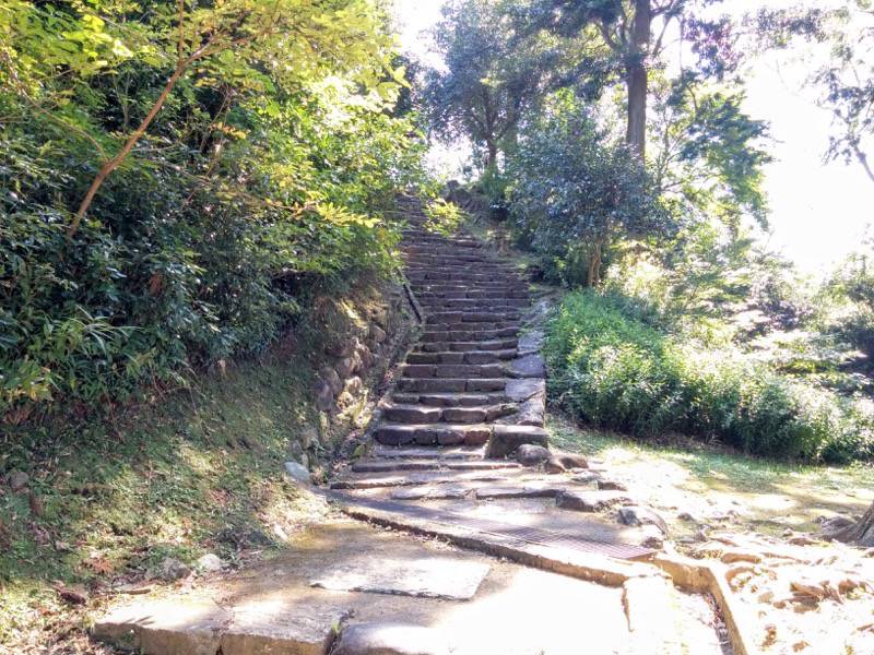 人吉城跡-中御門跡から本丸へ2.jpg 人吉城跡 中御門跡から本丸へ2